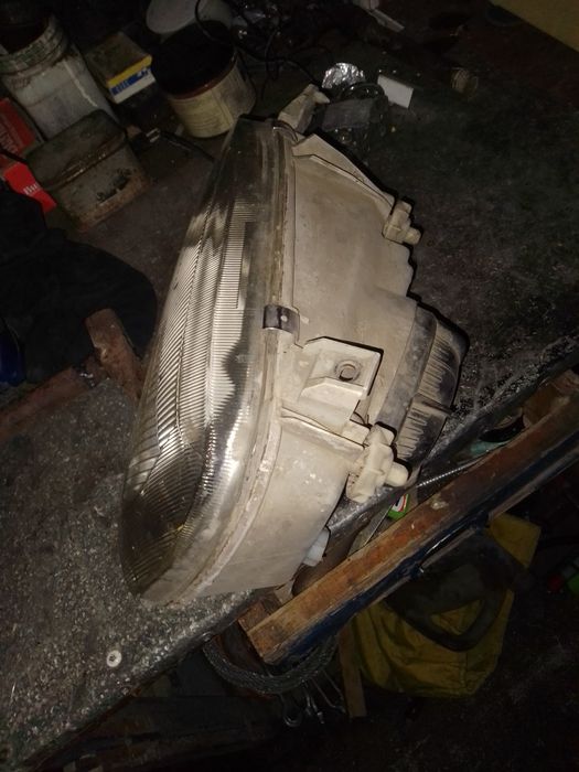 Пердни фара в заборе