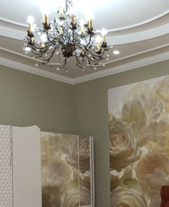 Продается современная люстра