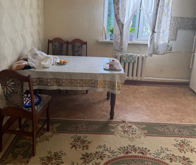 Стол со стульями