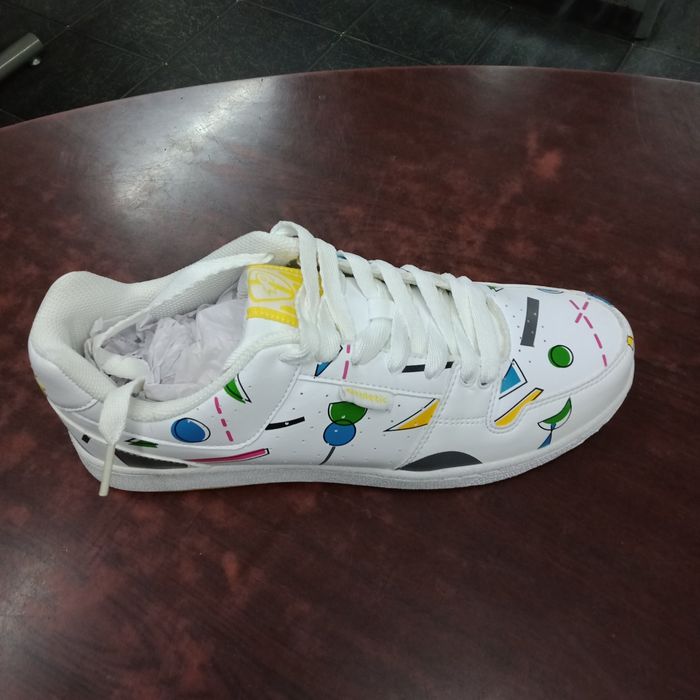 Кроссовки белые, спортивные