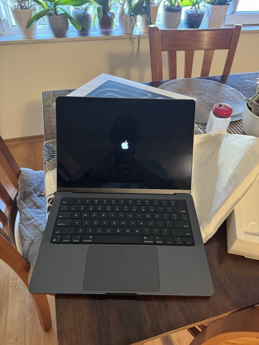 Mac Book 14 pro 18GB