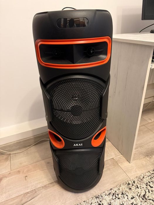 Vând boxa aproape noua