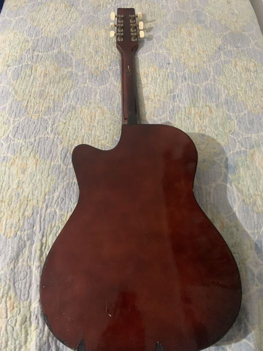 Продам гитару.