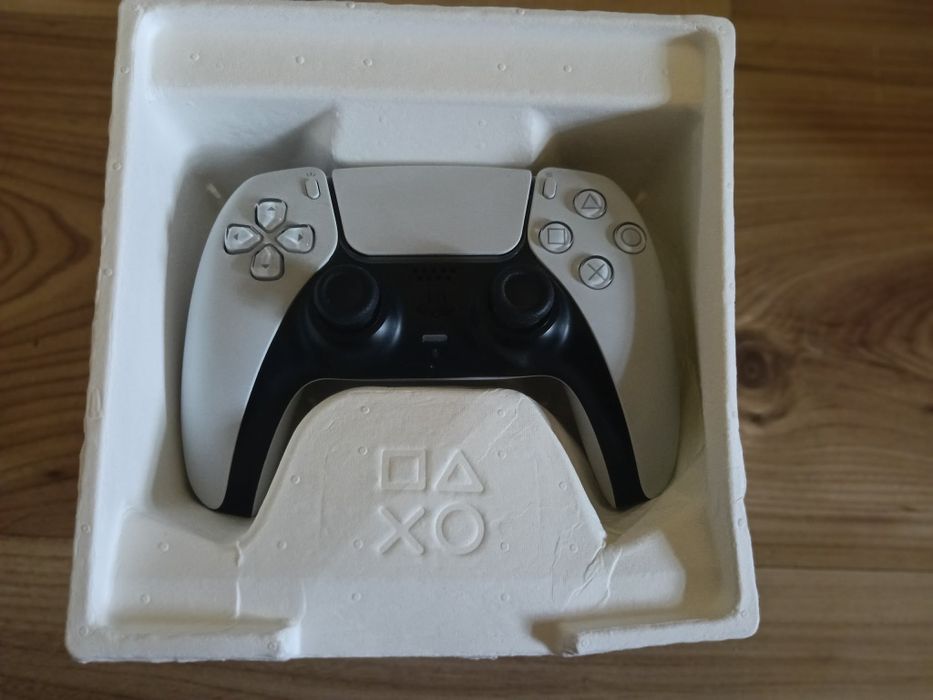 Vând maneta PlayStation 5 Dualsense