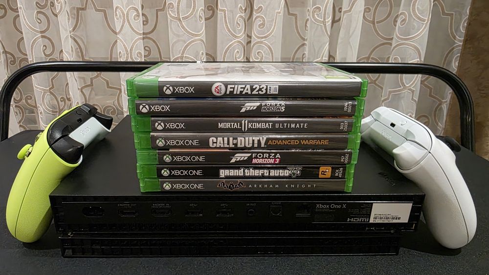 Xbox One X , 1Tb SSD