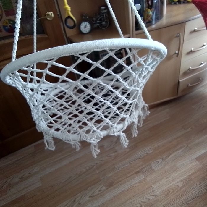 Продаю плетеную качелю.