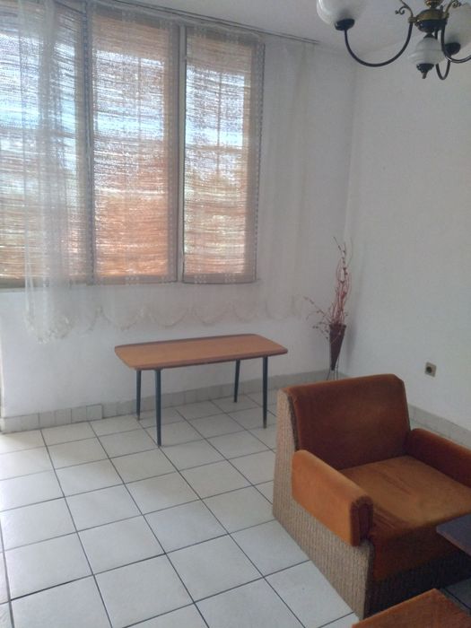 Давам под наем две стаи и кухня