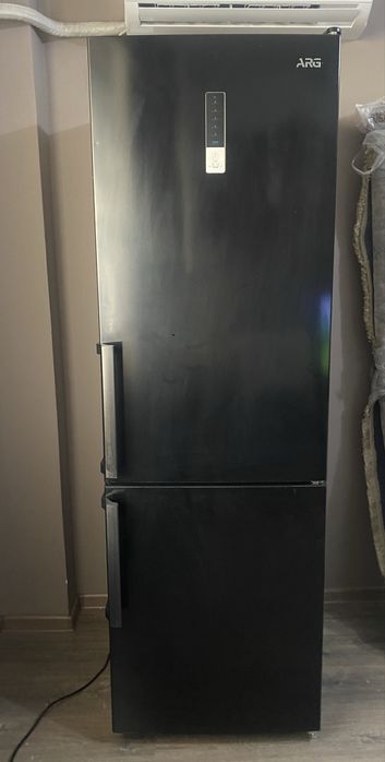 Холодильник черный