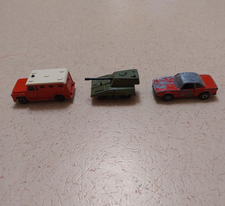 Метални колички: matchbox и руски