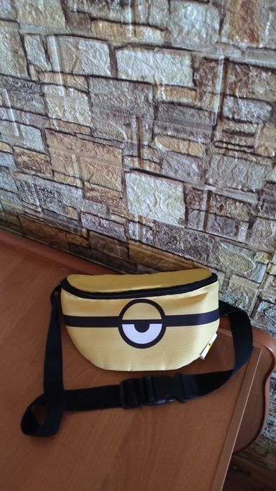 Детска чанта за кръст "Миньони"