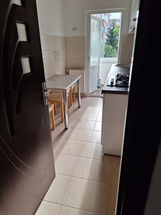 Apartament 3 camere, zona tractorul