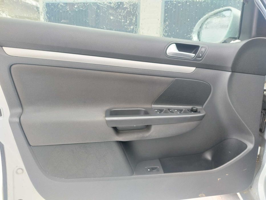 Portiere stanga - Orice piese volkswagen jetta motor 1.6 FSI BLF 6 tr