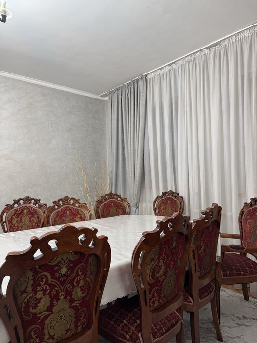 Стол со стульми в отлчном состояний