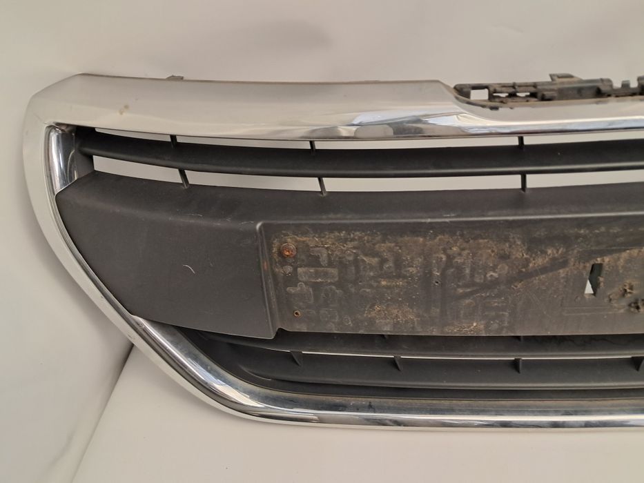 Грил решетка Peugeot 208 Peugeot 2008 2016/24 г