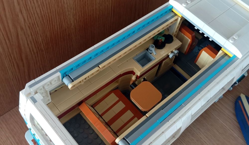 Голубой фургончик Lego