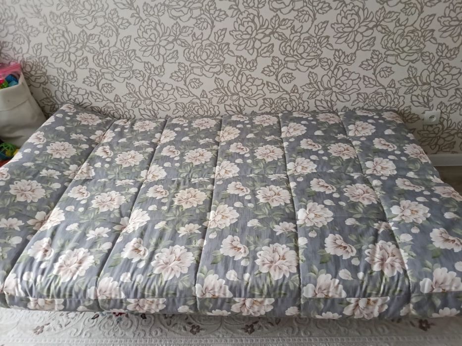 Продам диван в хорошем состоянии.