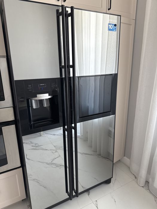 Холодильник Samsung