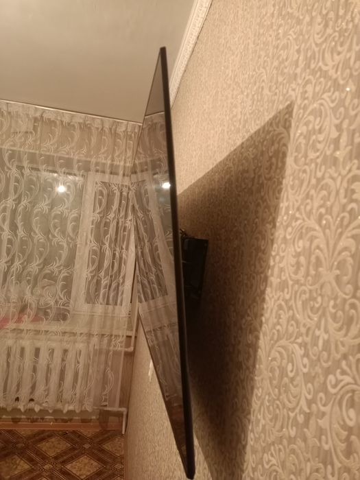 Самсунг новый продам за 200000 стоит 400 тыс
