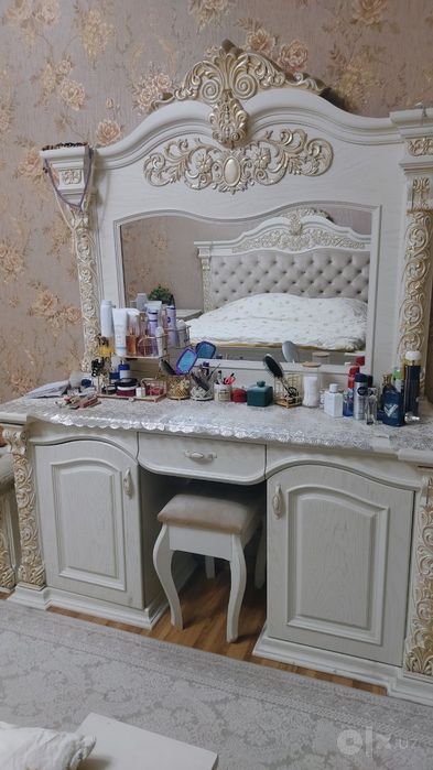 Mebel Nabor, 10 ta narsadan iborat