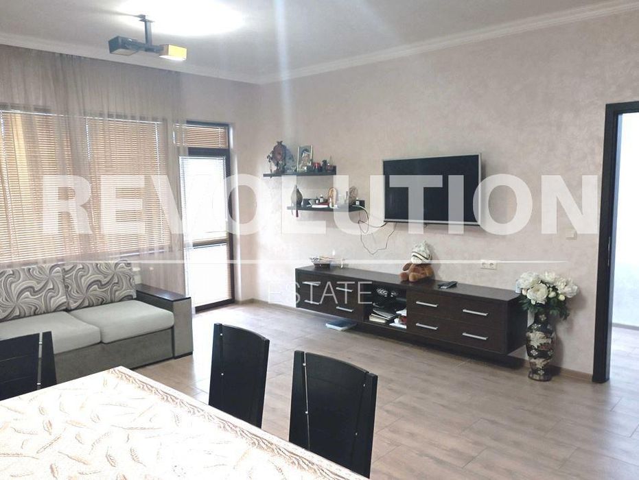 Дава се под наем Къща в Варна, Виница - 140 кв.м за 1400 € - Снимка #1