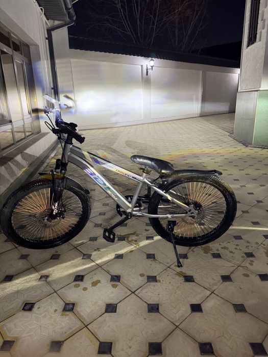 Продам почти новый велосипед цена 30к