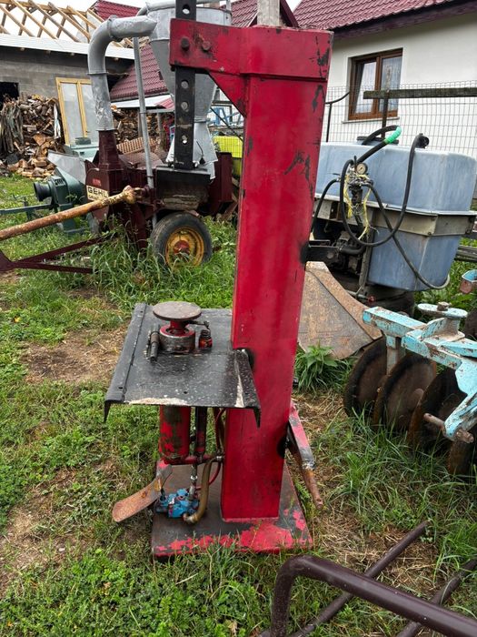 Crapatoare de lemne dupa tractor