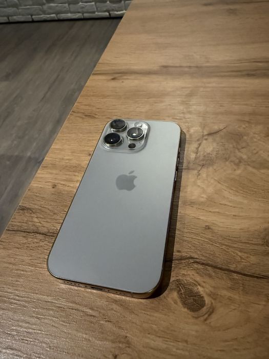 Продам iPhone 16 Pro