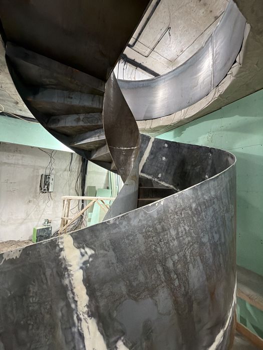 Металлаконструкция , вентовые лестницы.