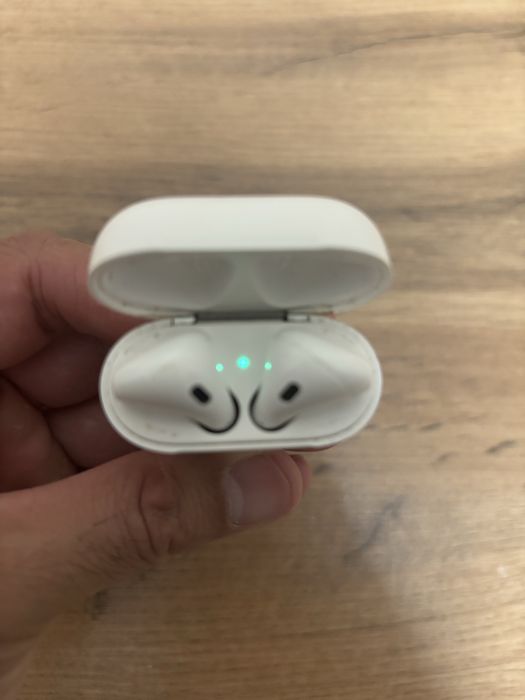 Продам Airpods 2 коробка, зарядка