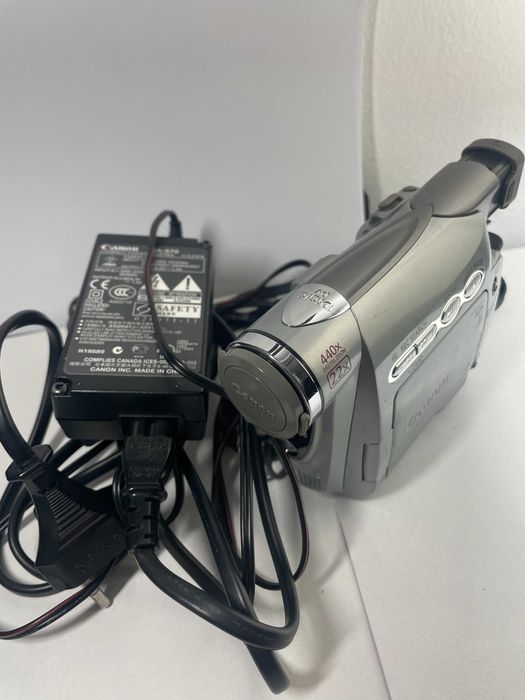 Camera Video Canon miniDV NTSC ZR300 440X 22X nuSony Philips camping