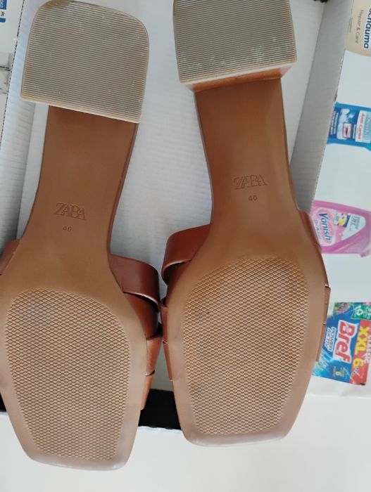 Маратонки и чехли