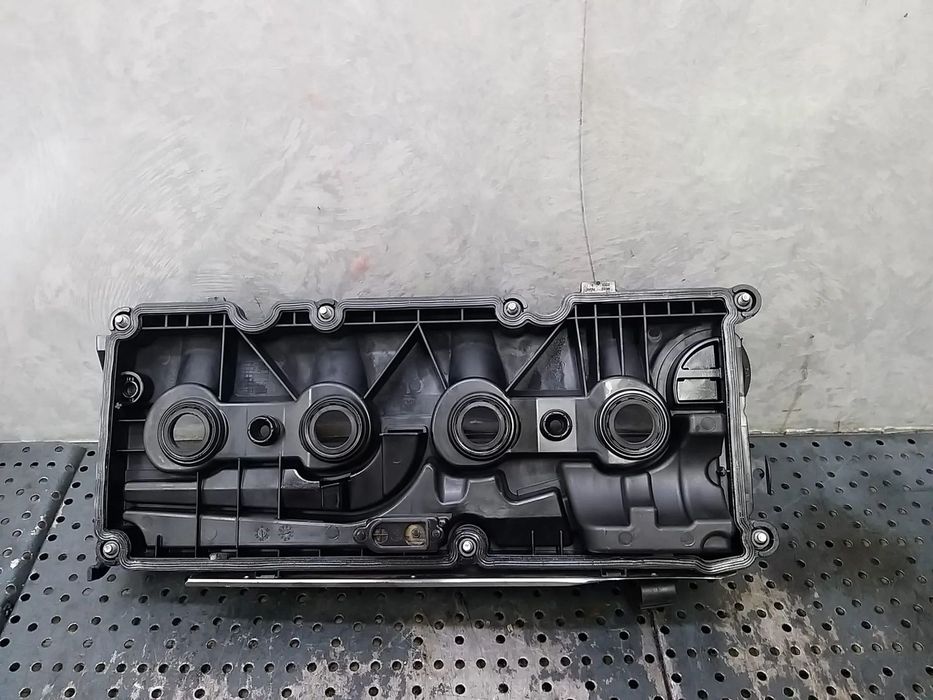 Capac culbutori 2.0 tdi vw golf 7 04l103475a