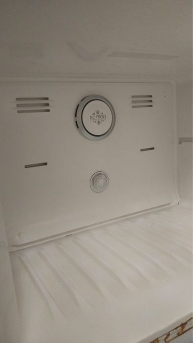 Холодильник 1 затты жасамай тұр тек