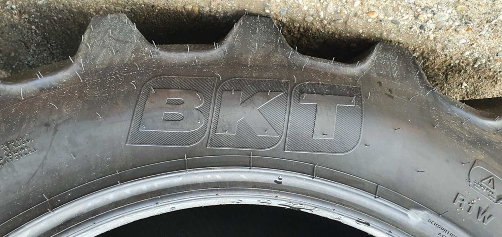 cauciucuri noi 420/85R30 echivalent cu 16.9-30 BKT Agrimax RWYX
