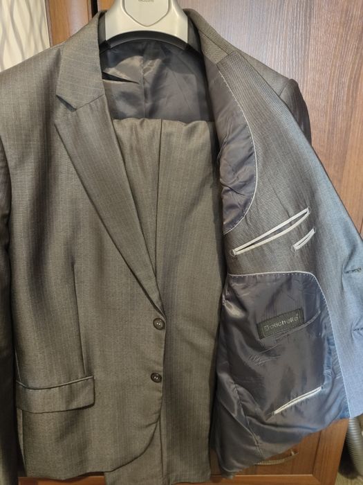 Продается новый костюм