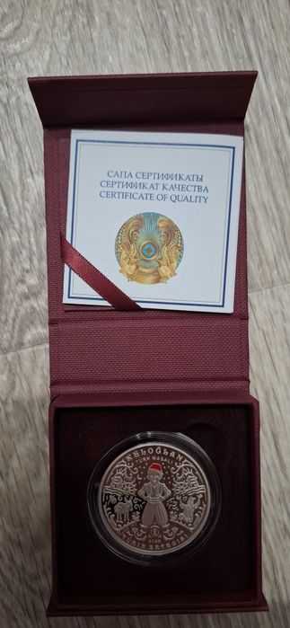 Серебряные и мельхиоровые монеты.