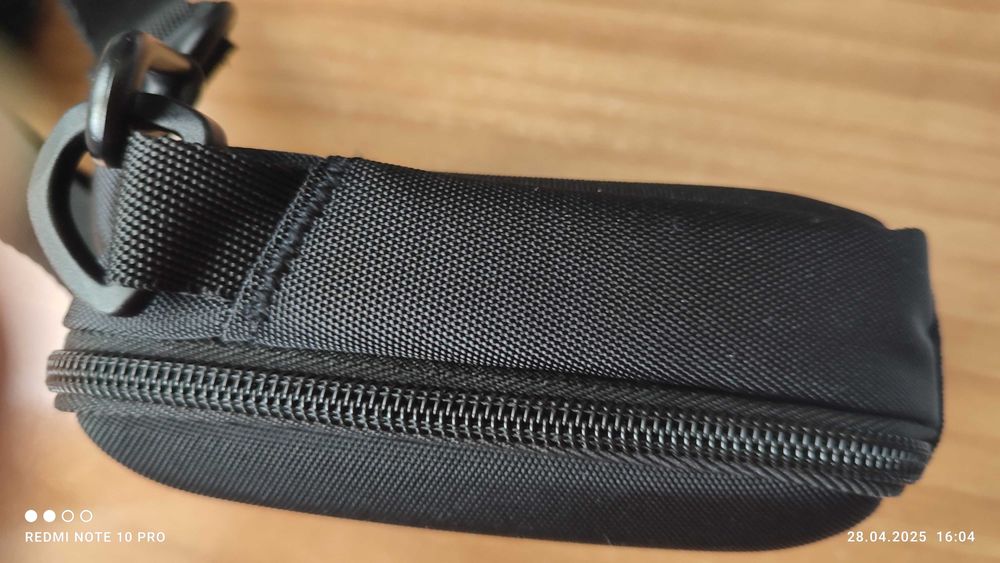 Продавам калъф за малък фотоапарат.