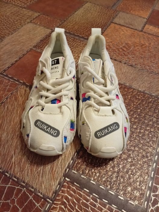 Продам обувь зима-лето