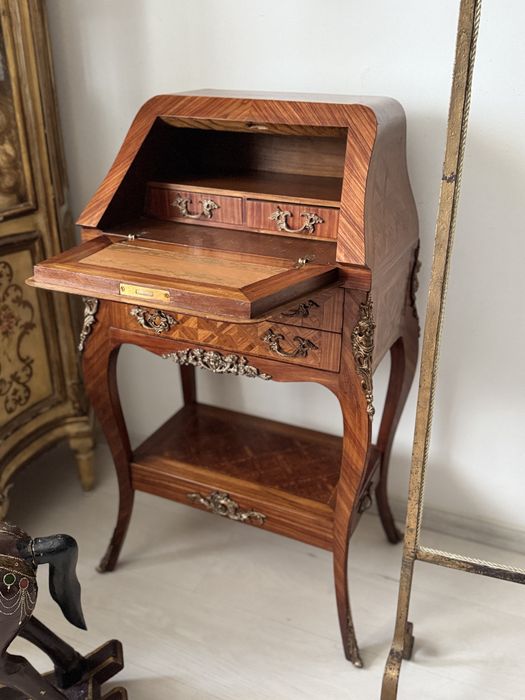 Comoda , vitrina lemn