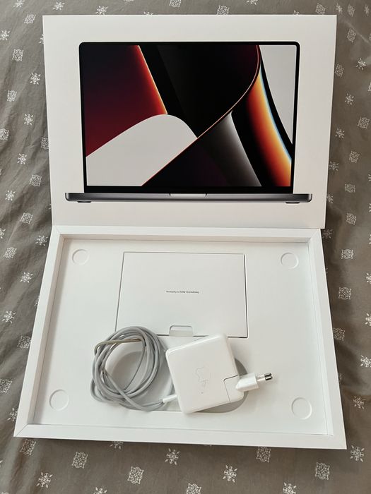 Macbook m1 pro 16gb, 512 GB ssd, 16.2 inch, impecabil la cutie si incarcator original!