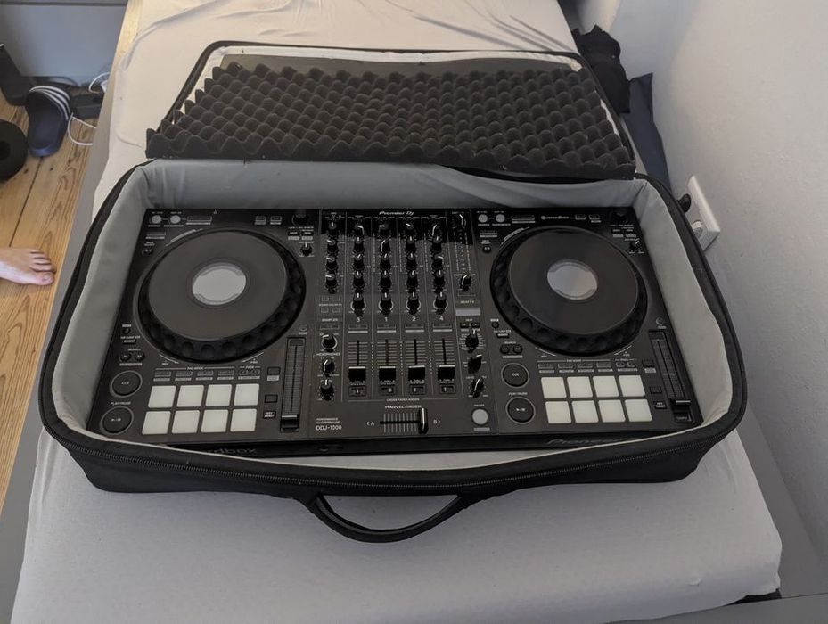 DDJ-1000 Pioneer DJ контролер + калъф за носене