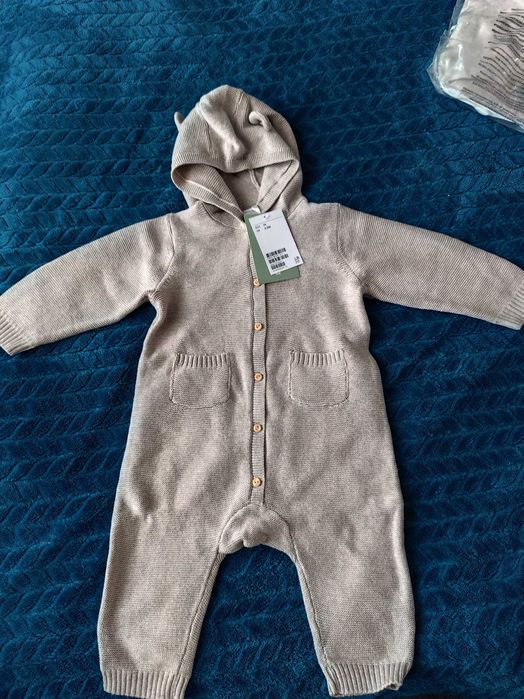 Vând salopetă tricotată băiețel