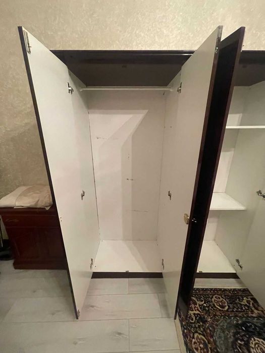 Продам гарнитур Итальянский