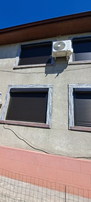 RULOURI Aluminiu si Usi de garaj rezidentiale SECTIONALE