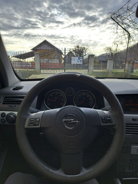 DE VÂNZARE – Opel Astra H Caravan 1.9 CDTi (100 CP), 2006 – 1700 €
