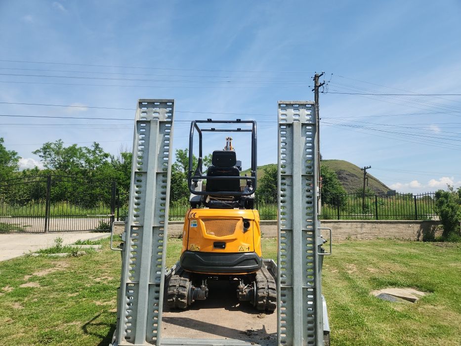 Mini Excavator de inchiriat