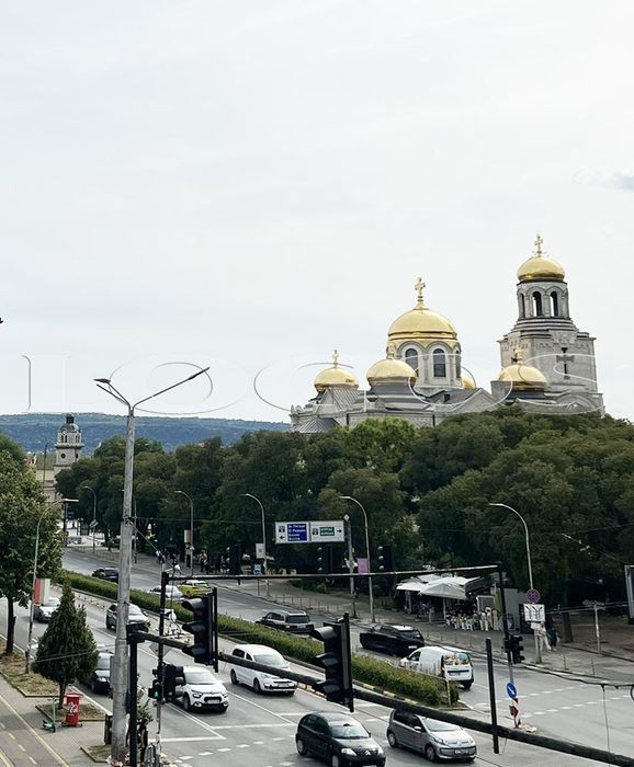едностаен, идеален център