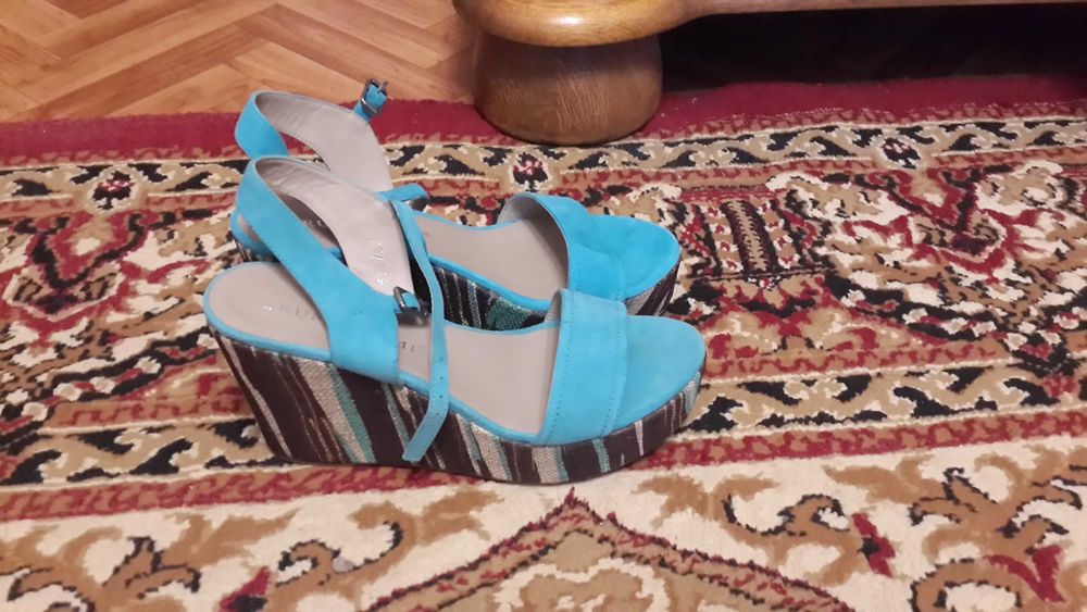 Босоножки на платформе новые