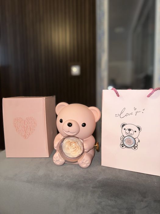 Луксозно Подаръчно Мече с Роза и Колие- Перфектният Романтичен Подарък