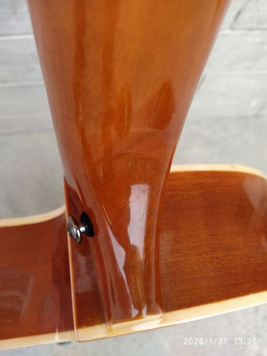 Классическая гитара сотилади.